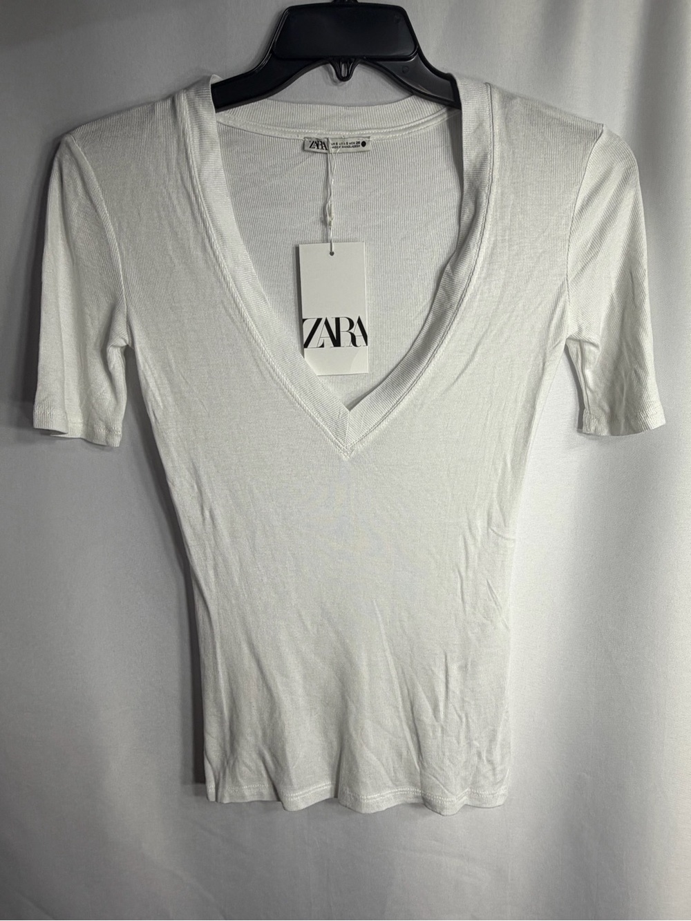 ZARA White Deep V-Neck Short Sleeve Tee size S